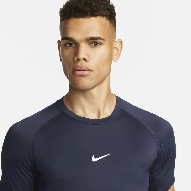 Nike Pro Polo de fitness de manga corta Dri-FIT ajustada para hombre