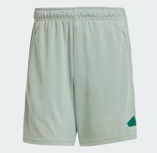 Shorts Train Essentials Logo