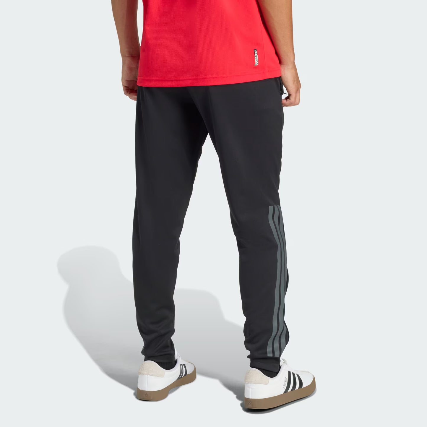 PANTALÓN DE CORTE CLÁSICO Y PIERNA CÓNICA AJUSTADA 3 TIRAS CLIMACOOL SERENO