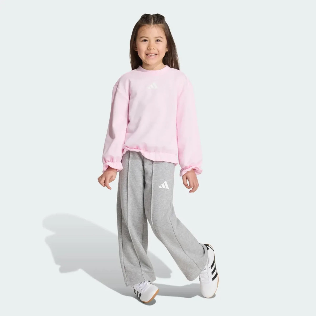 Conjunto deportivo con volantes de la colección Seasonals para niñas pequeñas