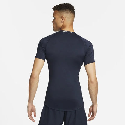Nike Pro Polo de fitness de manga corta Dri-FIT ajustada para hombre