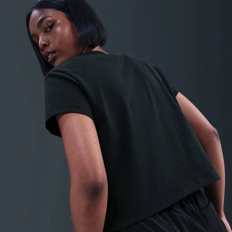 Nike Sportswear Polo gráfica de manga corta para mujer