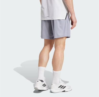 Shorts Train Essentials Logo