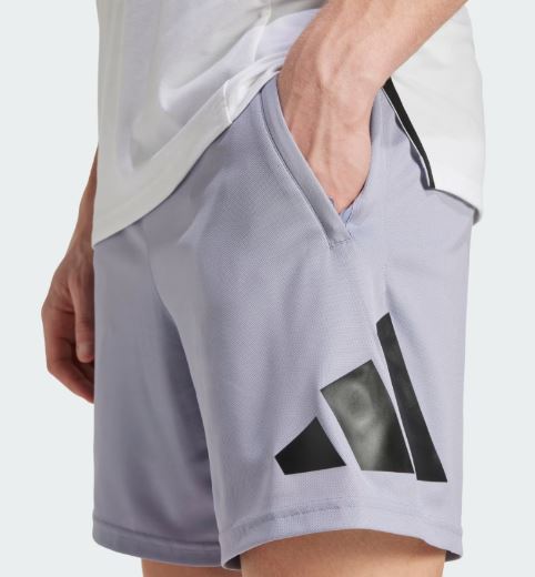 Shorts Train Essentials Logo