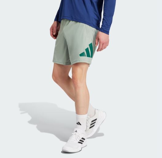 Shorts Train Essentials Logo