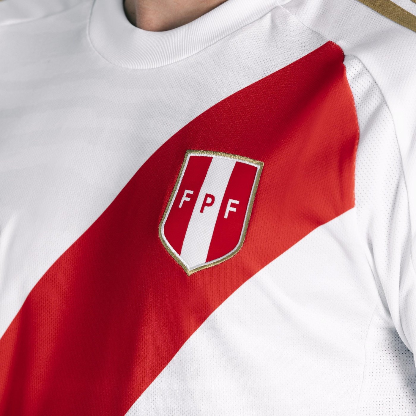 CAMISETA PERÚ 2024 ADIDAS PARA HOMBRE