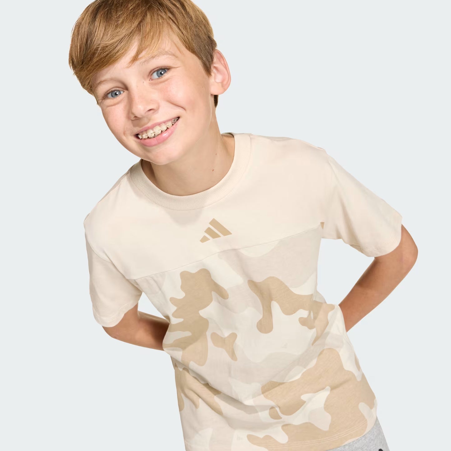 Camiseta de algodón Seasonal Essentials Camo para niños
