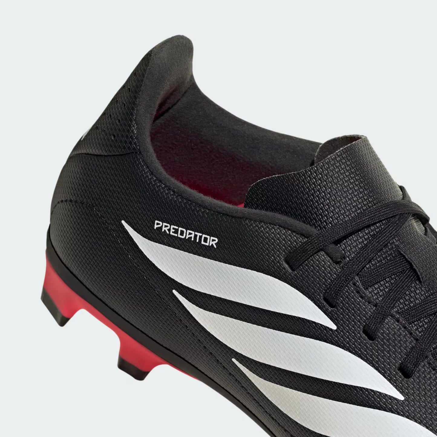 Chimpunes Predator Essentials 26.5 para Terreno Firme para Niños