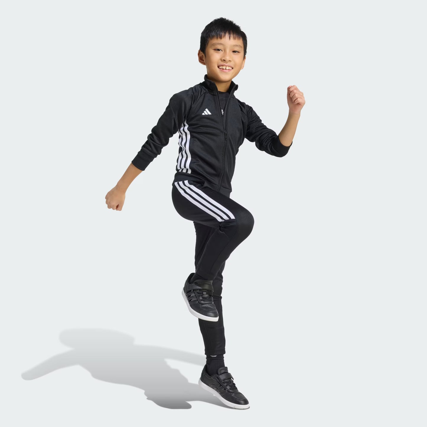 Conjunto Deportivo Tiro26 Essentials Niños