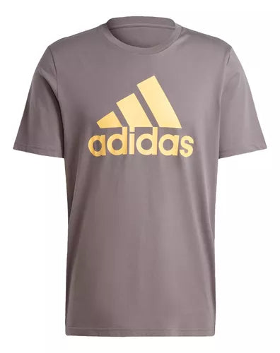 PLAYERA ESSENTIALS LOGO GRANDE TEJIDO JERSEY