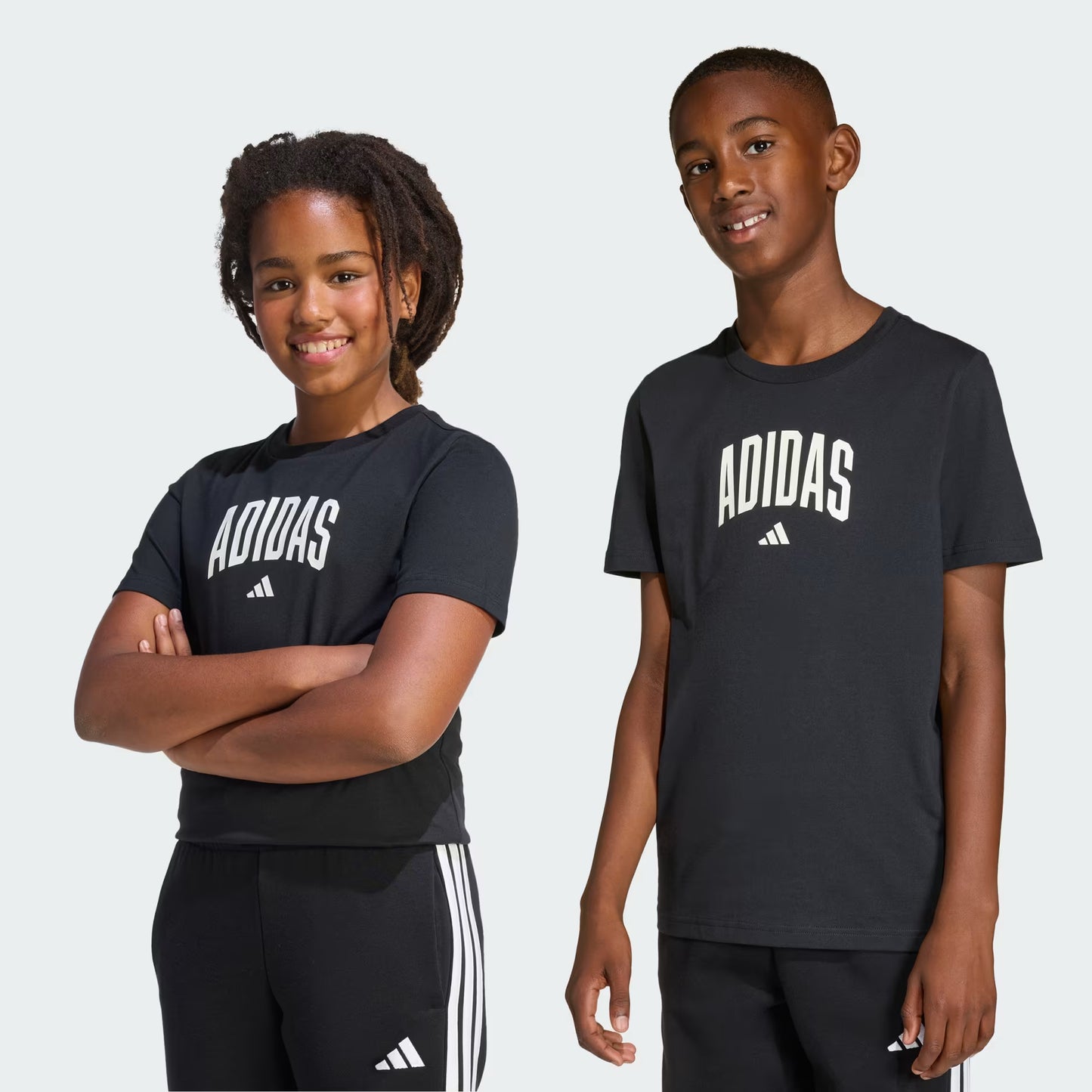 Camiseta gráfica universitaria para niños