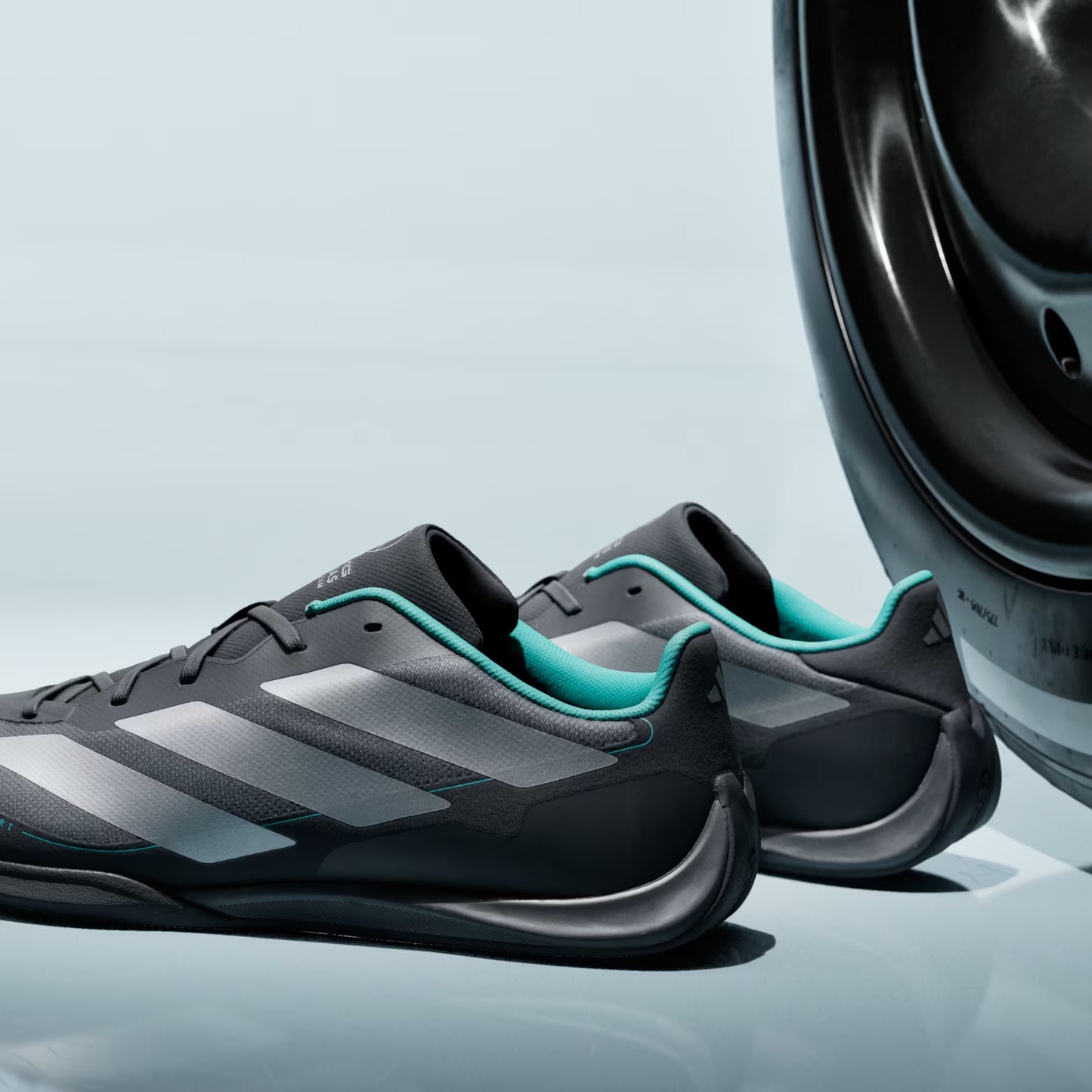 Zapatillas ADIDAS FEROZA BASE MERCEDES AMG PETRONAS F1 TEAM