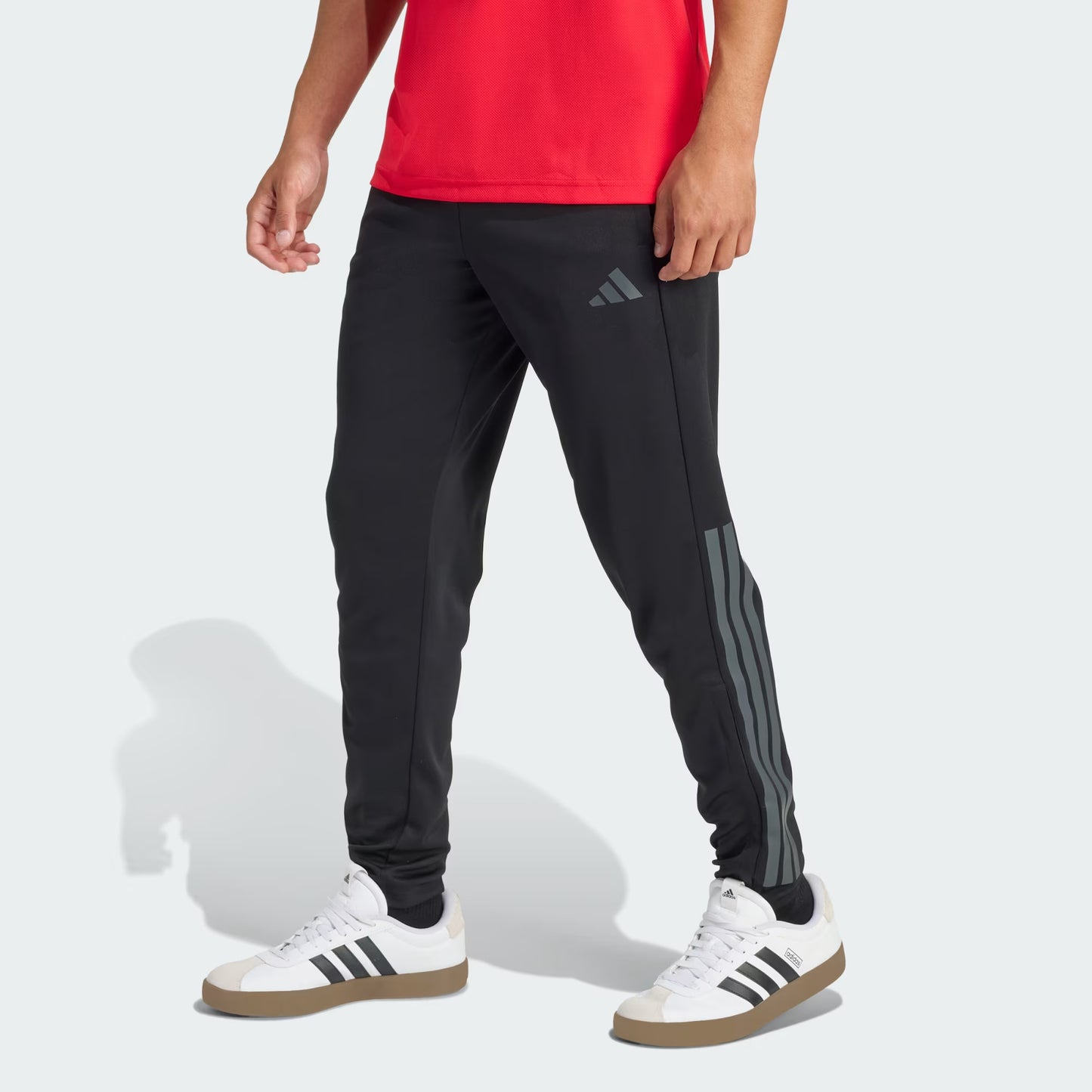 PANTALÓN DE CORTE CLÁSICO Y PIERNA CÓNICA AJUSTADA 3 TIRAS CLIMACOOL SERENO