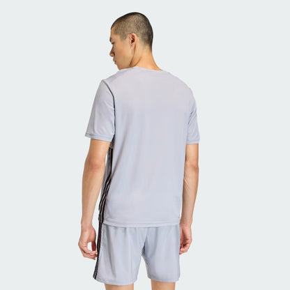 POLO DE ENTRENAMIENTO BASE ESSENTIALS CON LAS 3 TIRAS