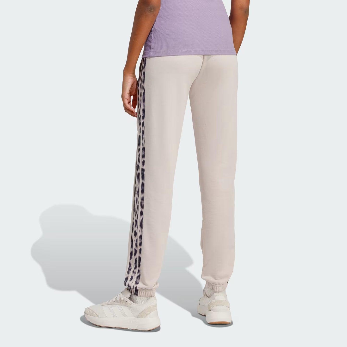 Pantalón Seasonal Essentials Leopard Print de Tela French Terry 3 Tiras