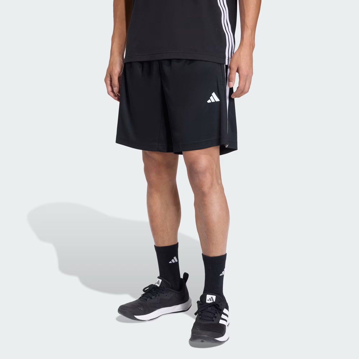 SHORTS WORKOUT ESSENTIALS BASE 3 TIRAS DE TEJIDO PIQUÉ, LARGO DE 23 CM