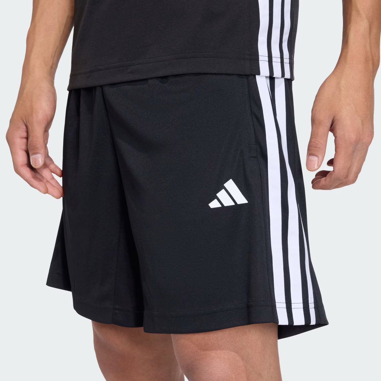 SHORTS WORKOUT ESSENTIALS BASE 3 TIRAS DE TEJIDO PIQUÉ, LARGO DE 23 CM